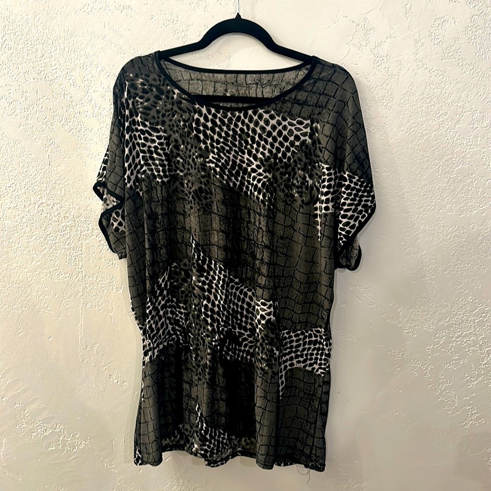 Black white tunic with a front tie